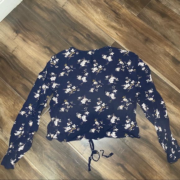 Floral Top - Picture 3 of 4